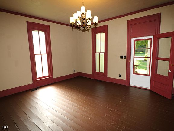 5th image of 302 E Washington St