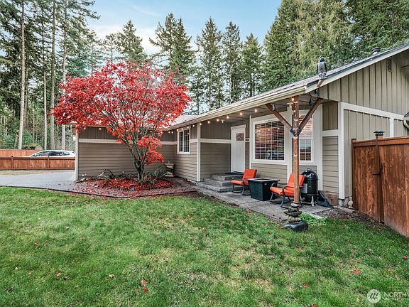 4th image of 18305 Parkcrest Court SE
