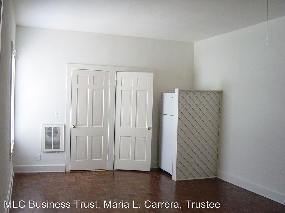 2nd image of 11 Royal St SW APT 1