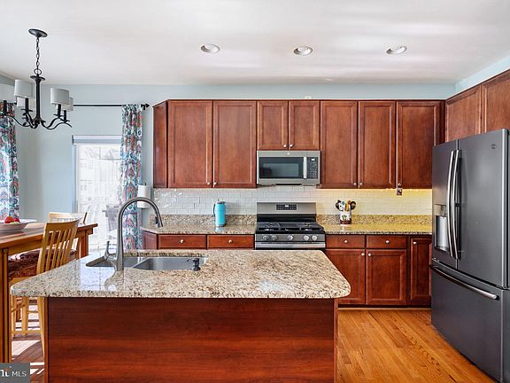 4th image of 217 Chesterbrook Ct
