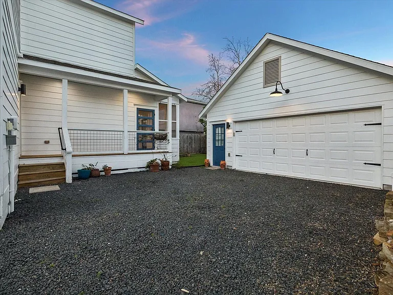 910 Northwood St — Photo 26