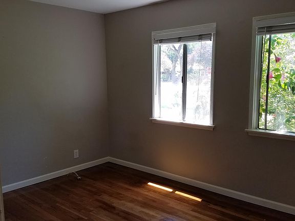 4th image of 504 N Rosemary Ln