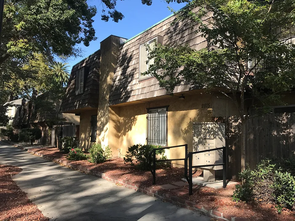 2809 H St #15