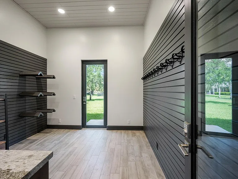 15450 Estancia Ln — Photo 10