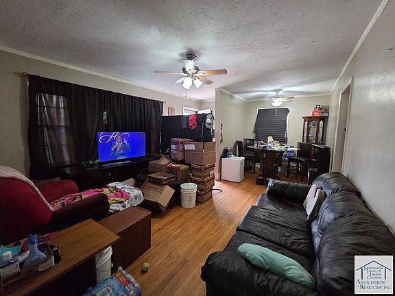 2nd image of 926 Vine St