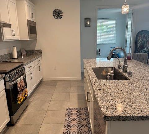 3rd image of 2419 Espana Ln
