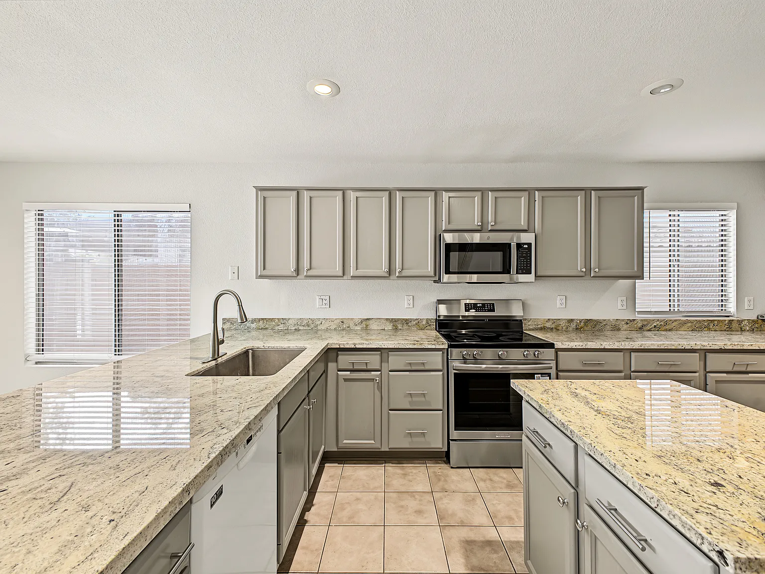 3 bed, 2.5 bath, 1776 sqft, $2,950 — Photo 4