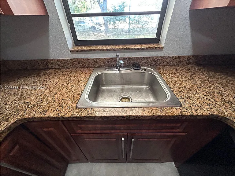 1925 Madison St #5 — Photo 9