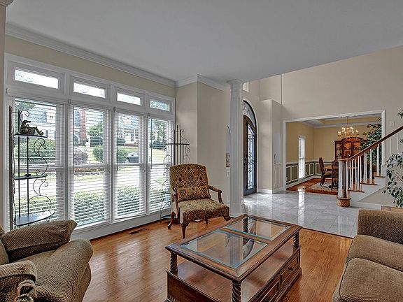 5th image of 581 Oakline Dr