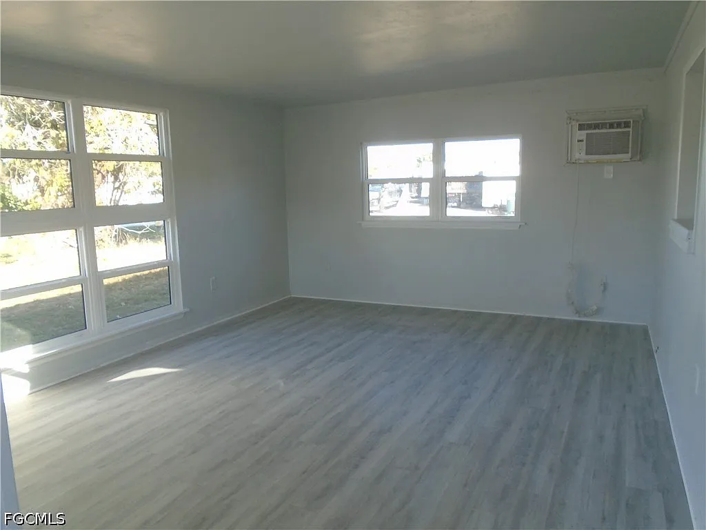 2 bed, 1.0 bath, 950 sqft, $1,350 — Photo 2