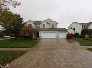 2 Greythorne Cir, Bloomington, IL 61704