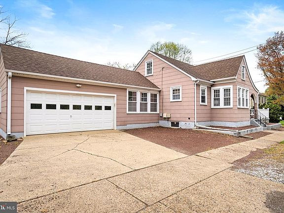 2nd image of 2734 Quakerbridge Rd