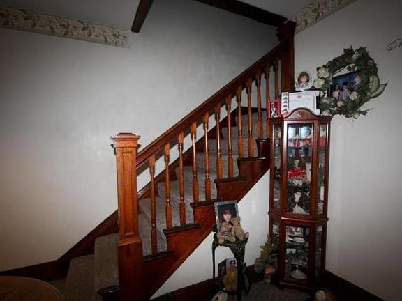 4th image of 115 W Reynolds St
