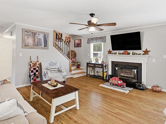 4th image of 6 Carolina Oaks Dr