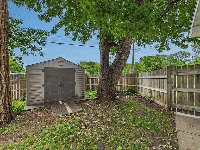 1509 Concord St S — Photo 16
