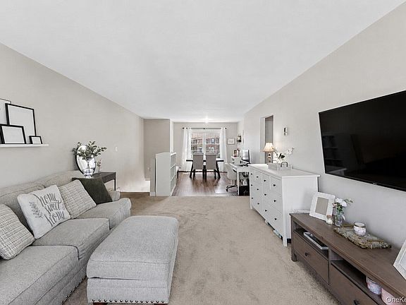 5th image of 323 Hicksville Road #4