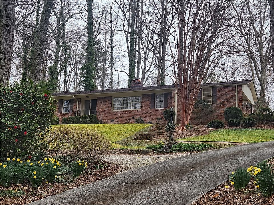 1st image of 8 Cascade Ct