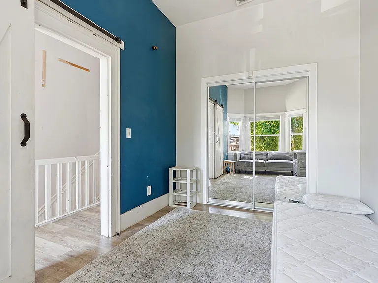 2533-2535 Filbert St — Photo 15