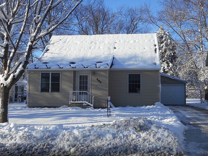 exterior view of front of home