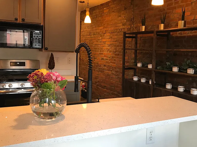 2213 Sarah St #2 — Photo 11