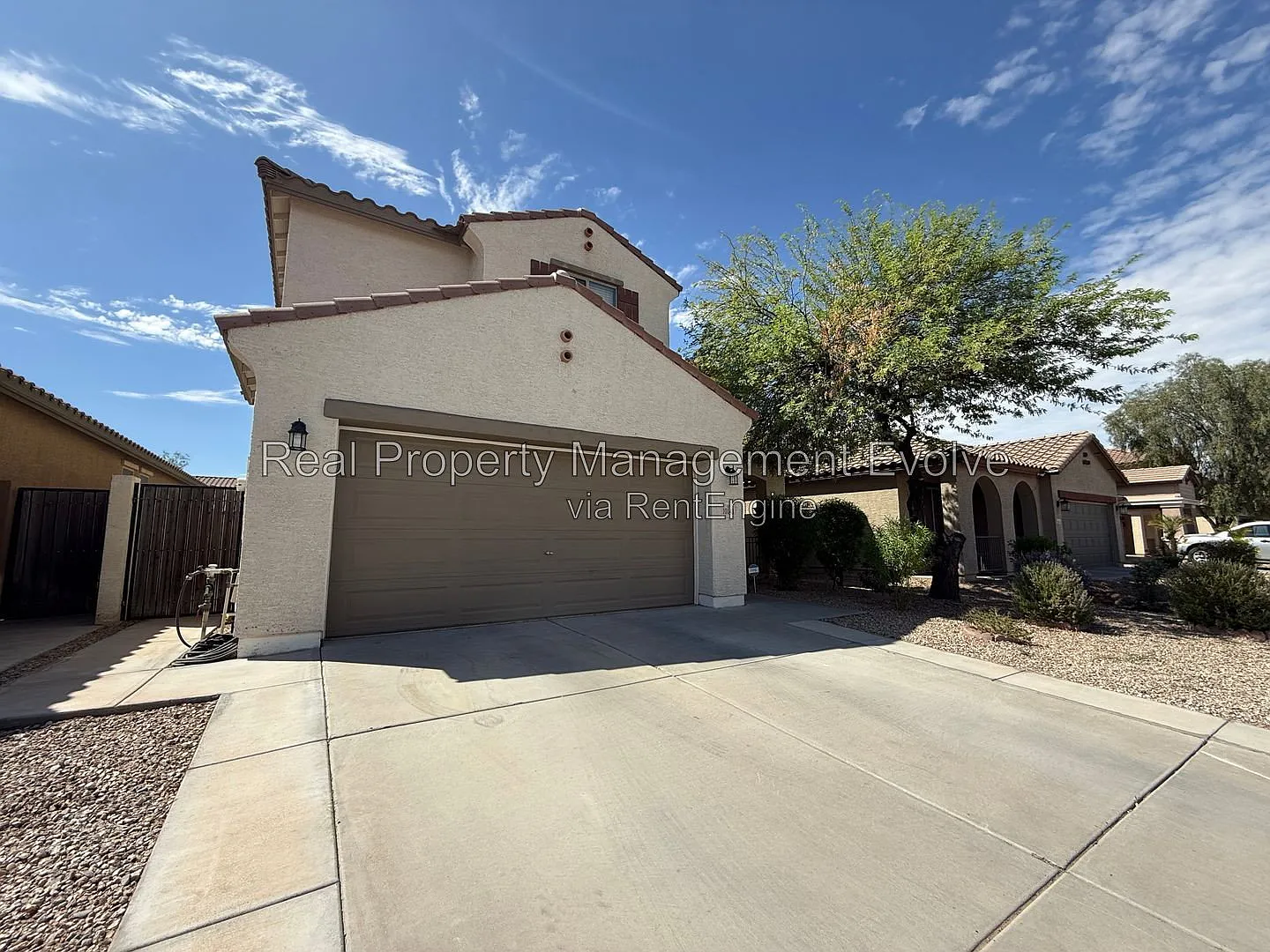 5 bed, 3.0 bath, 2322 sqft, $2,700 — Photo 2
