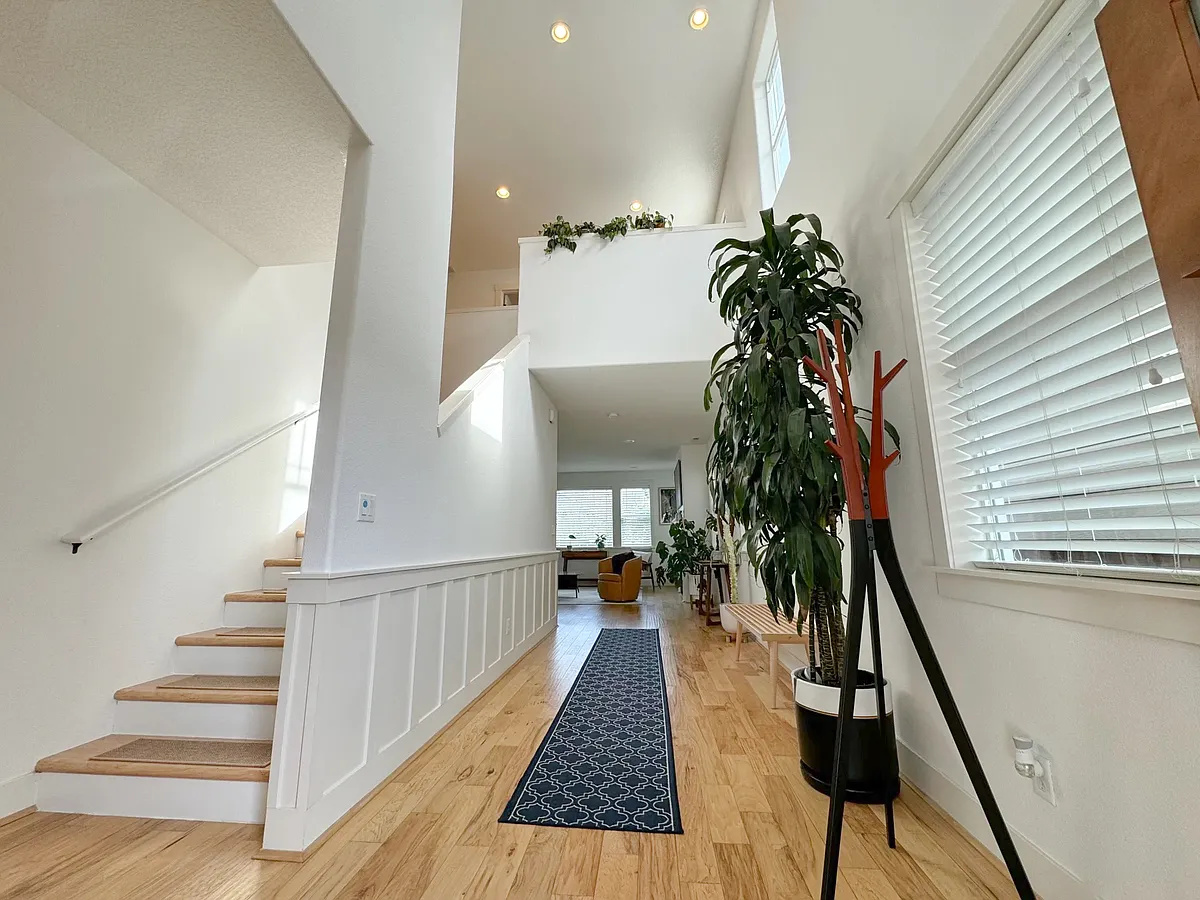 Building Photo - 10060 SW Foxtrot Ter