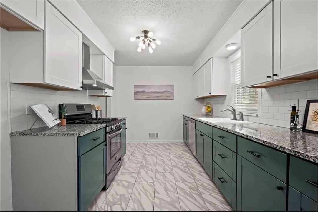 5 bed, 2843 sqft, $3,400 — Photo 4