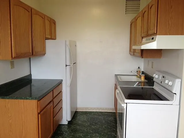 Parkstone Apartments - 1167 — Photo 3