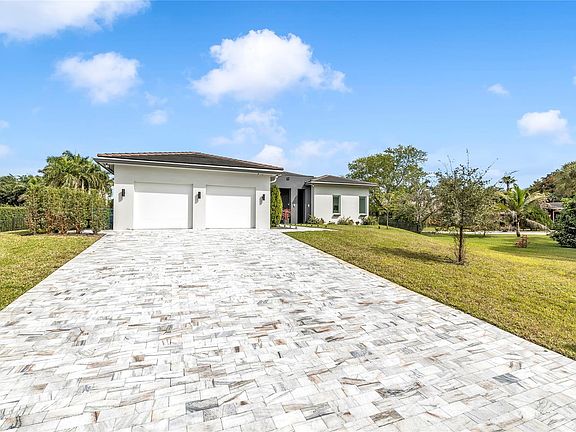 3rd image of 3810 NW 92nd Avenue