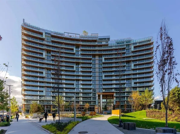 1768 Cook St #909, Vancouver, BC V5Y 0N3