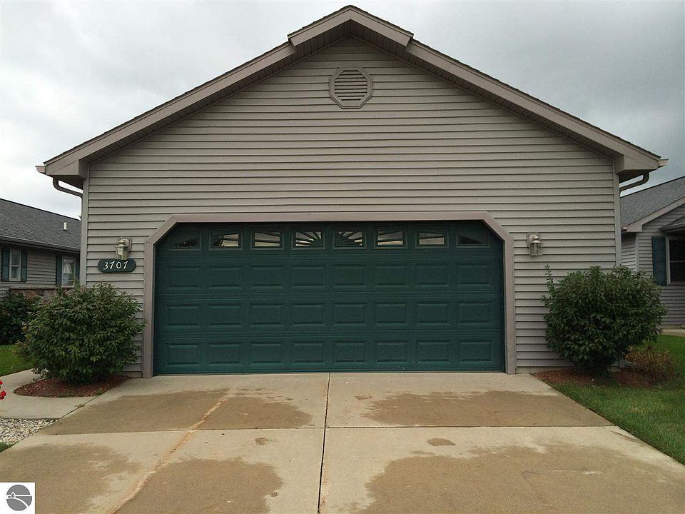 1st image of 3707 Creekside Dr