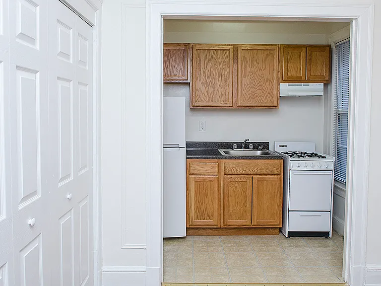 Kitchen with classic appliances