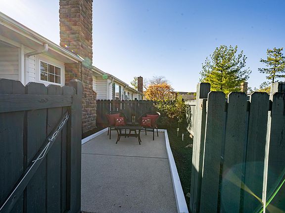 4th image of 2455 Crystal Springs Dr