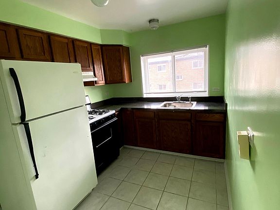 3rd image of 6125 N Seeley Ave APT 3