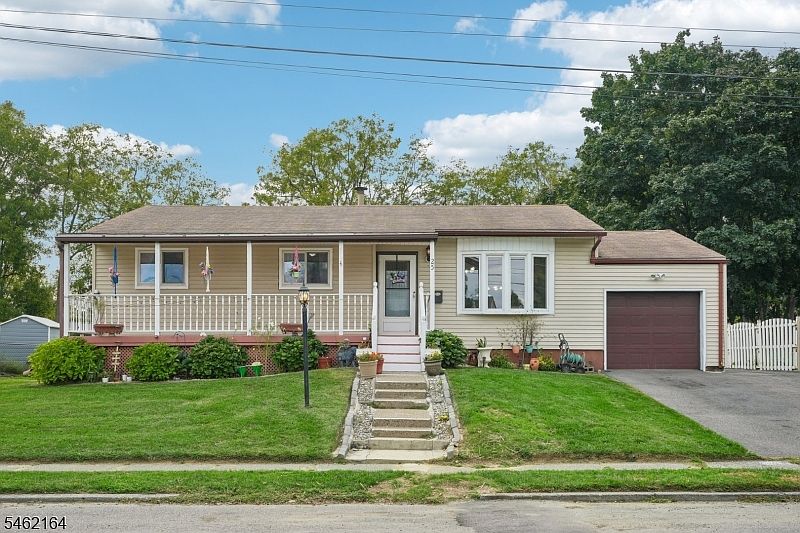 1st image of 25 Lawrence Dr