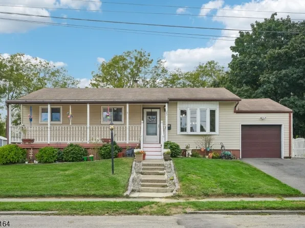 25 Lawrence Dr, Hackettstown Town, NJ 07840