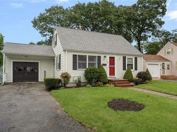 37 Haverford Rd, Warwick, RI 02886