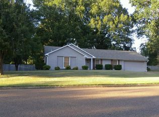 230 W Lawnwood Dr, Collierville, TN 38017