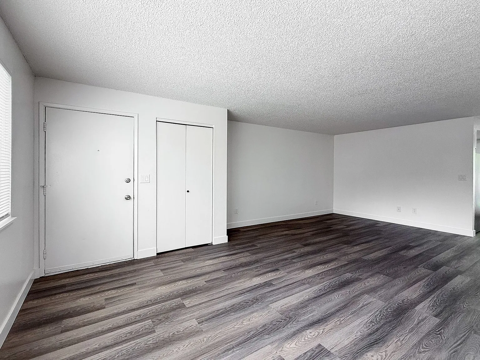 Avalon Court Apartments — Photo 2