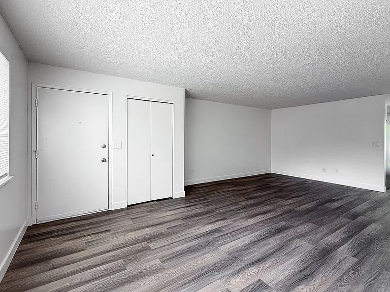 Avalon Court Apartments — Photo 3