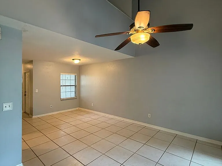7200 SW 8th Ave #T128 — Photo 5