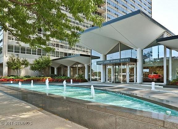 4th image of 3550 N Lakeshore Dr
