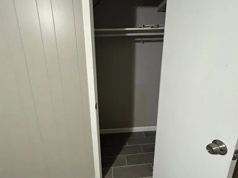 1485 Laura Dr — Photo 9