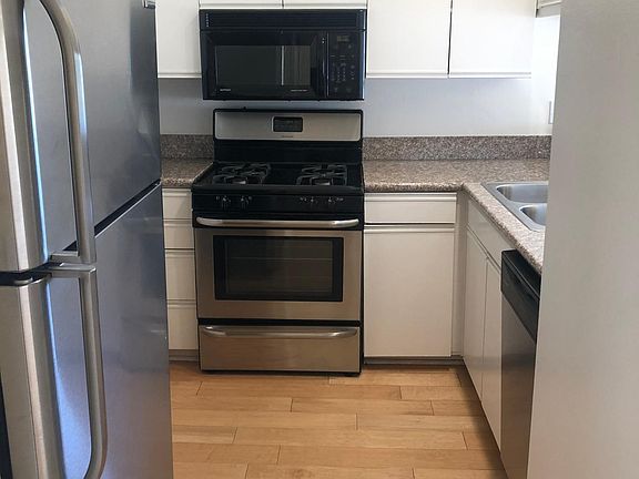 4th image of 1505 9th St APT 401