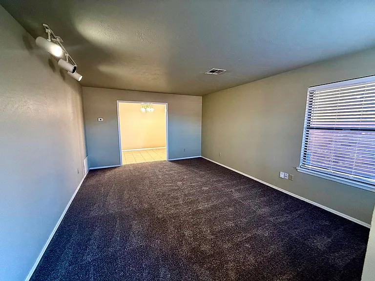 242 Barrett Pl — Photo 4