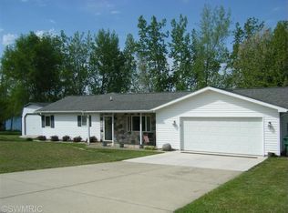 16855 Tomahawk Trl, White Pigeon, MI 49099
