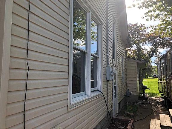 5th image of 117 3rd Ave NE