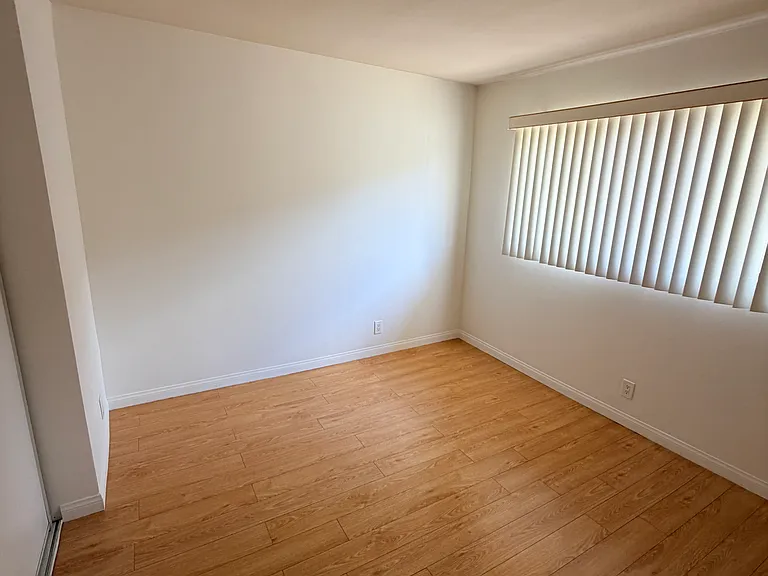 14327 Dickens St — Photo 7