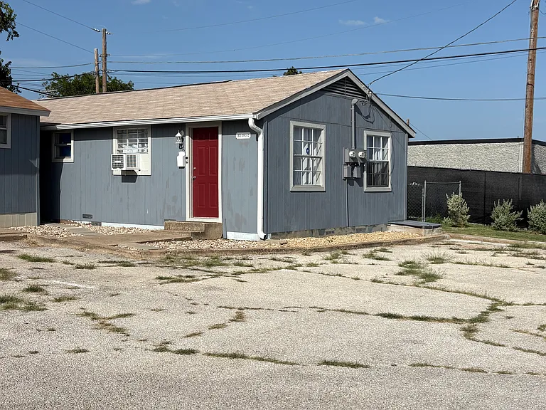 710 E Avenue G #5 — Photo 5