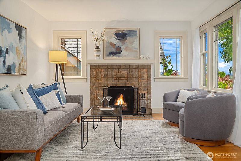 5th image of 2609 Queen Anne Avenue N